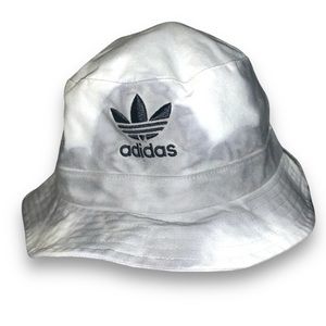 🔥❤️NWOTAdidas bucket hat❤️🔥